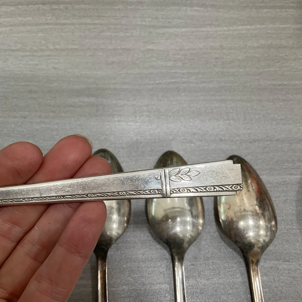 1938 ONEIDA GRENOBLE‎ SILVERPLATE HEIRLOOM SIX LARGE SPOONS